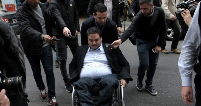 Triaca eligió a 10 gremialistas amigos para transferir una caja de mil millones de pesos Triaca eligió a 10 gremialistas amigos para transferir una caja de mil millones de pesos