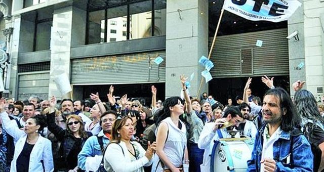 Los docentes movilizan contra el cierre de 13 sedes del plan FINES Los docentes movilizan contra el cierre de 13 sedes del plan FINES