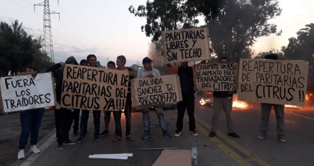 Uatre firmó la paritaria del Citrus en Buenos Aires y en Tucumán cortan rutas para repudiarlo Uatre firmó la paritaria del Citrus en Buenos Aires y en Tucumán cortan rutas para repudiarlo