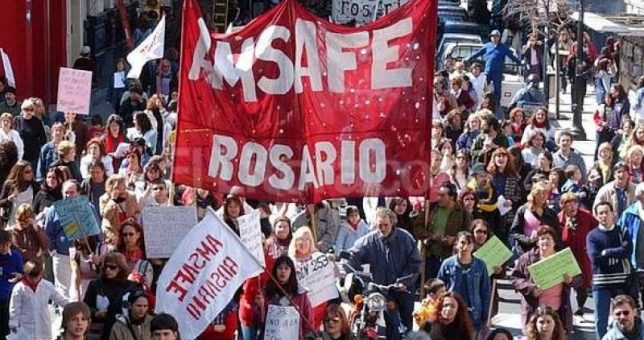 Rebelión de estatales, docentes y médicos santafecinos contra el cierre paritario por decreto Rebelión de estatales, docentes y médicos santafecinos contra el cierre paritario por decreto