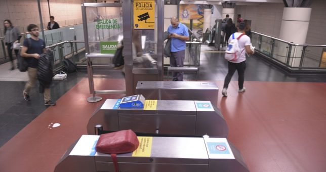Metrovías suspendió 70 trabajadores por los paros y se enciende en conflicto en el Subte Metrovías suspendió 70 trabajadores por los paros y se enciende en conflicto en el Subte