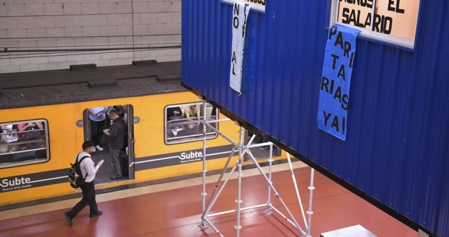 Pararán mañana hasta las 12, las líneas A y B por las sanciones de Metrovías a 70 empleados Pararán mañana hasta las 12, las líneas A y B por las sanciones de Metrovías a 70 empleados
