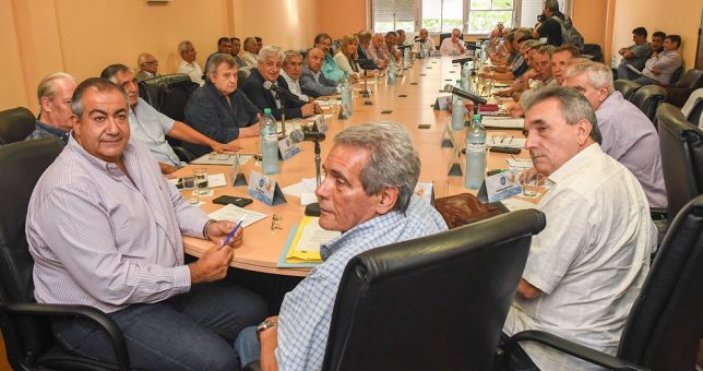 La CGT plantó al Gobierno y esta tarde anunciará un paro general La CGT plantó al Gobierno y esta tarde anunciará un paro general