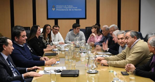 En medio de la crisis, el Gobierno recibió a los gremios industriales