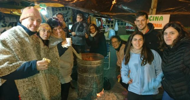 En Chubut se acrecienta el conflicto y el Gobierno le descontará los días de paro a los docentes En Chubut se acrecienta el conflicto y el Gobierno le descontará los días de paro a los docentes