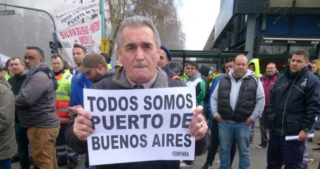 Portuarios acampan contra los despidos masivos en Terminales Río de la Plata Portuarios acampan contra los despidos masivos en Terminales Río de la Plata