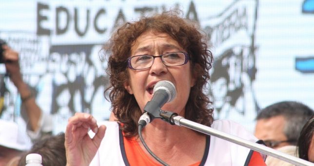 “Es vergonzoso que el Gobierno ofrezca un aumento de ente 15 y 19% cuando la inflación va a ser del 42%” “Es vergonzoso que el Gobierno ofrezca un aumento de ente 15 y 19% cuando la inflación va a ser del 42%”