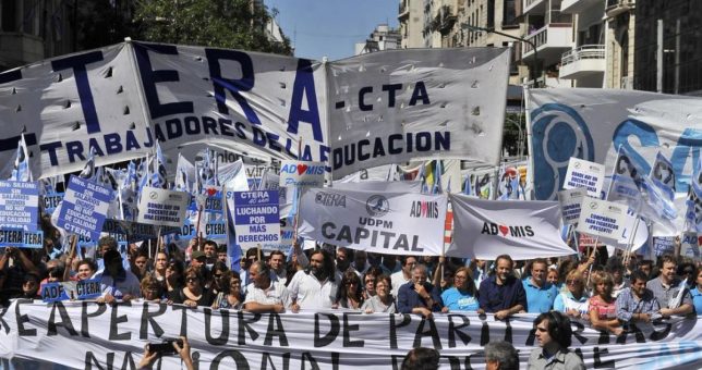“No tenemos miedo”, gritaron decenas de miles de docentes luego del ataque a la maestra de Moreno “No tenemos miedo”, gritaron decenas de miles de docentes luego del ataque a la maestra de Moreno