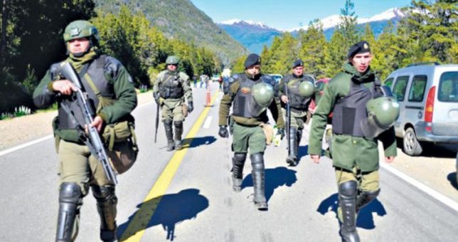 Otra de la Gendarmería en Chubut: apretó trabajadores para que levantaran una huelga Otra de la Gendarmería en Chubut: apretó trabajadores para que levantaran una huelga