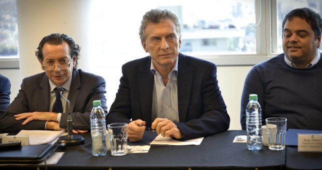 Es oficial: caen el empleo registrado y el salario Es oficial: caen el empleo registrado y el salario
