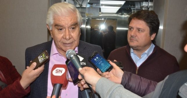 Pereyra profundiza su filiación amarilla y hoy firma una restricción del derecho de huelga para Vaca Muerta Pereyra profundiza su filiación amarilla y hoy firma una restricción del derecho de huelga para Vaca Muerta