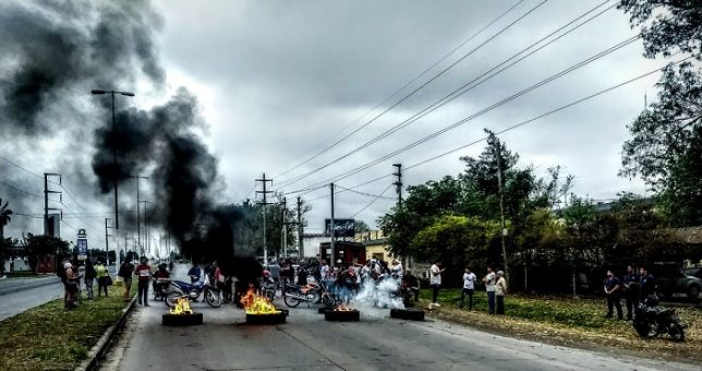 Trabajadores despedidos de Molinos Cañuelas cortaron la ruta Trabajadores despedidos de Molinos Cañuelas cortaron la ruta