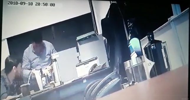 Cámara oculta muestra al entorno de Triaca repartirse dinero del gremio de vigiladores