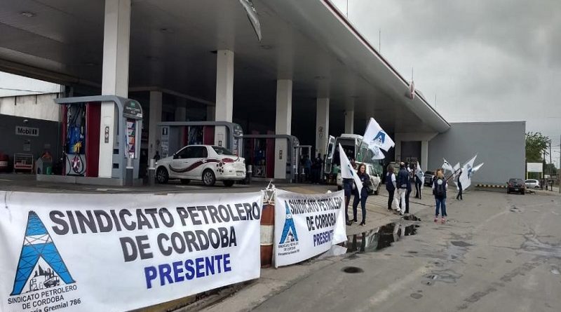 Toma pacífica en estaciones de servicios de Córdoba por despidos