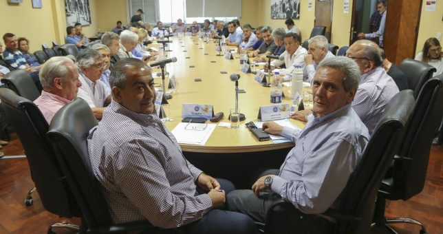 La CGT aceptó el bono del Gobierno y levanta el paro La CGT aceptó el bono del Gobierno y levanta el paro