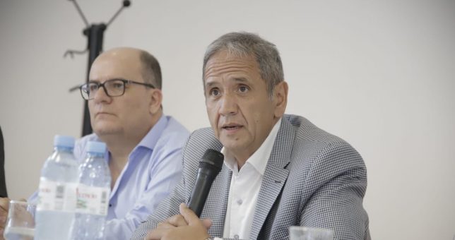 Palazzo reabrió la paritaria, abrochó el 40% y queda pendiente una revisión más en diciembre Palazzo reabrió la paritaria, abrochó el 40% y queda pendiente una revisión más en diciembre