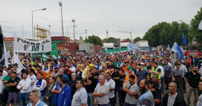 En una muestra de unidad y poder, las asambleas paralizaron virtulamente el transporte En una muestra de unidad y poder, las asambleas paralizaron virtulamente el transporte
