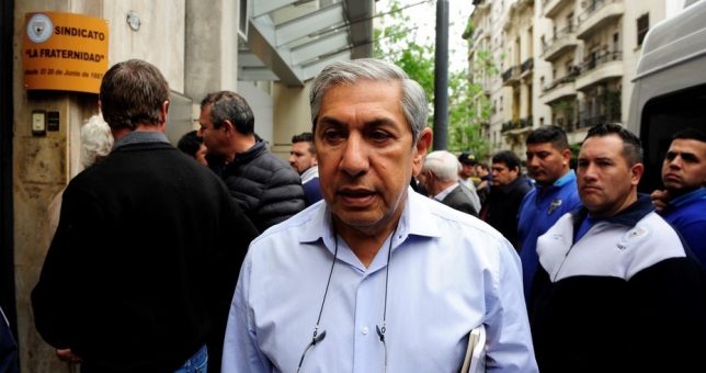Las alimenticias quieren que el bono reemplace las paritarias y Daer amenaza con bloquear las plantas Las alimenticias quieren que el bono reemplace las paritarias y Daer amenaza con bloquear las plantas