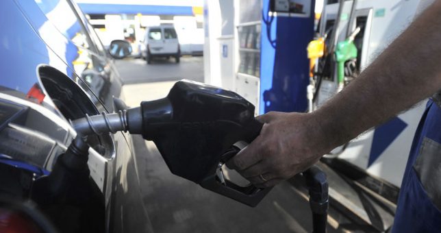 Por las subas de las naftas y la caída del consumo, peligran 800 estaciones de servicio Por las subas de las naftas y la caída del consumo, peligran 800 estaciones de servicio