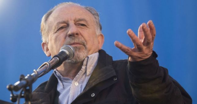 Yasky calificó de “ficticio” el anuncio del bono y adelantó que junto al Frente Sindical continuarán con las medidas de fuerza Yasky calificó de “ficticio” el anuncio del bono y adelantó que junto al Frente Sindical continuarán con las medidas de fuerza