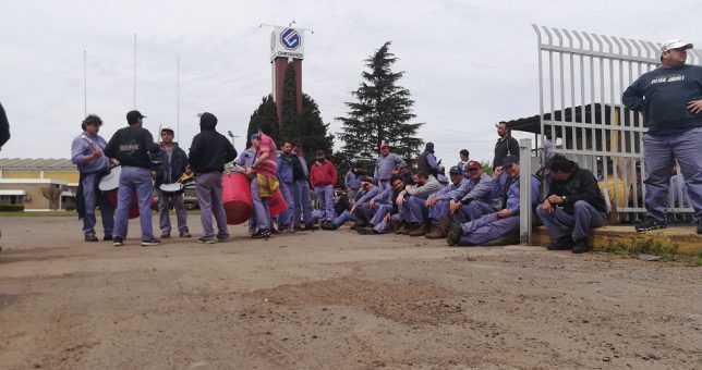 La fábrica de maquinaria agrícola Gherardi lanzó un plan de suspensiones para sus más de 200 operarios La fábrica de maquinaria agrícola Gherardi lanzó un plan de suspensiones para sus más de 200 operarios