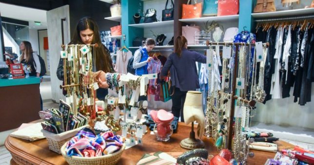 El sector mercantil creció en puestos de trabajo en un mercado laboral que cruje El sector mercantil creció en puestos de trabajo en un mercado laboral que cruje