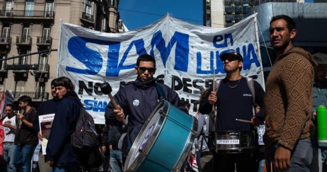 Despedidos de SIAM marchan a Trabajo en busca de respuestas
