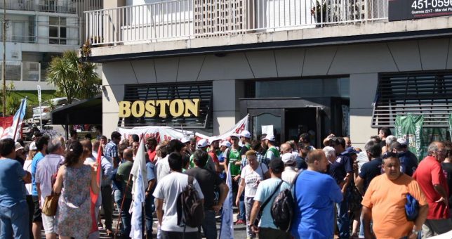 Buscan evitar el desalojo de La Boston, un emblema marplatense arrastrado por la crisis