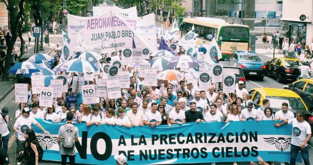 Transversal respaldo gremial en la protesta de Aeronavegantes contra la política de transporte de Cambiemos