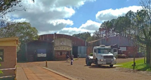 La histórica fábrica de terciados Henter para su actividad y 130 pasarán las fiestas suspendidos