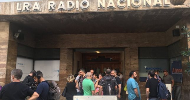 Alarma entre los periodistas: temen 100 despidos en Radio Nacional Alarma entre los periodistas: temen 100 despidos en Radio Nacional
