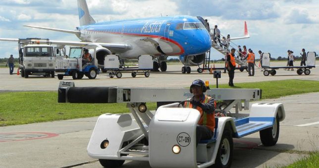 En un nuevo ataque a los aeronáuticos, Macri le saca a Intercargo el monopolio de los servicios de rampa