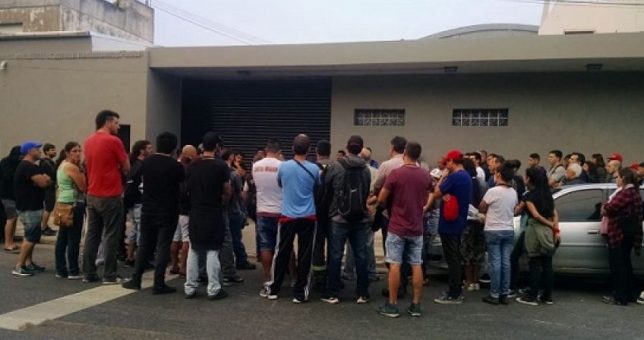 En medio de las vacaciones, 14 despidos en la autopartista Pilkington