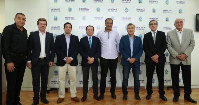 La ausencia de los petroleros debilitó el acuerdo “anti huelga” que presentó Sica en Mendoza La ausencia de los petroleros debilitó el acuerdo “anti huelga” que presentó Sica en Mendoza