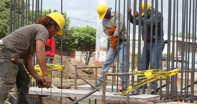 La construcción destruyó el 5% de sus empleos formales en noviembre y ya no quedan brotes verdes