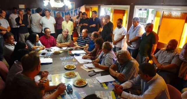 Gremios y pymes rosarinas esperan reunir hoy una multitud contra los tarifazos Gremios y pymes rosarinas esperan reunir hoy una multitud contra los tarifazos