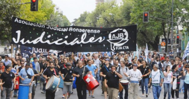 A la sombra de los docentes, los judiciales le piden a Vidal la apertura de la paritaria A la sombra de los docentes, los judiciales le piden a Vidal la apertura de la paritaria