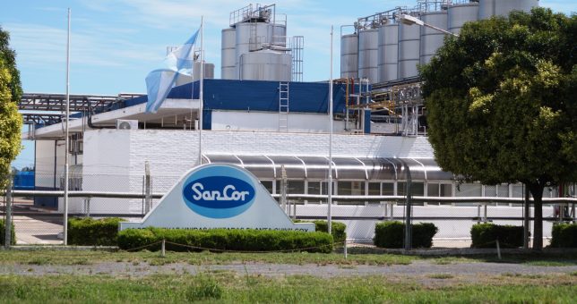 Reducción salarial, suspensiones y posibles traslados en las plantas que Adecoagro le compró a Sancor Reducción salarial, suspensiones y posibles traslados en las plantas que Adecoagro le compró a Sancor