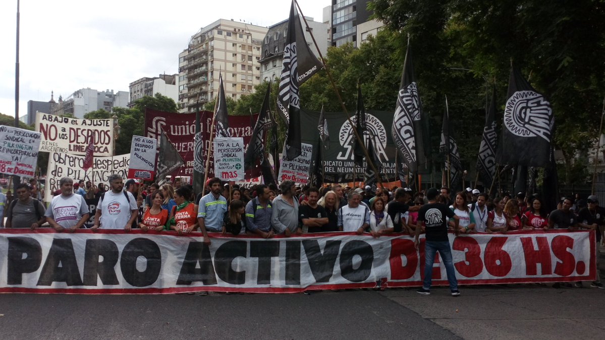 El sindicalismo combativo marchó a Plaza de Mayo contra los despidos y pidió un paro activo de 36 horas