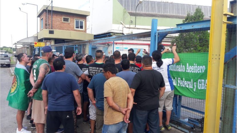Aceiteros se reúne en la sede provincial de Trabajo por los despidos en COFCO