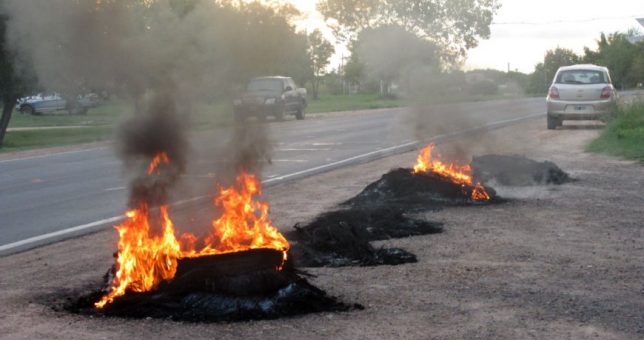 Entre Ríos: despiden y amenazan con un arma a 21 empleados de Muebles del Litoral