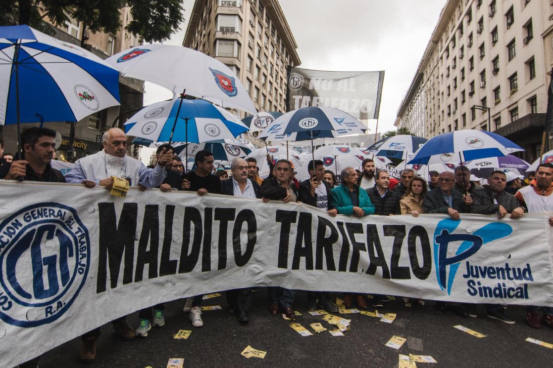 Gremios, organizaciones sociales e intendentes confluyen en una protesta contra los tarifazos