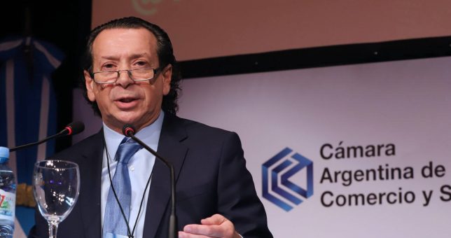 El salario mínimo se desplomó 21% el último año El salario mínimo se desplomó 21% el último año