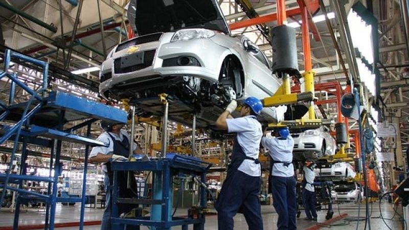 En medio de las suspensiones, la producción automotriz se desplomó 16,4% y las ventas un 58,8%