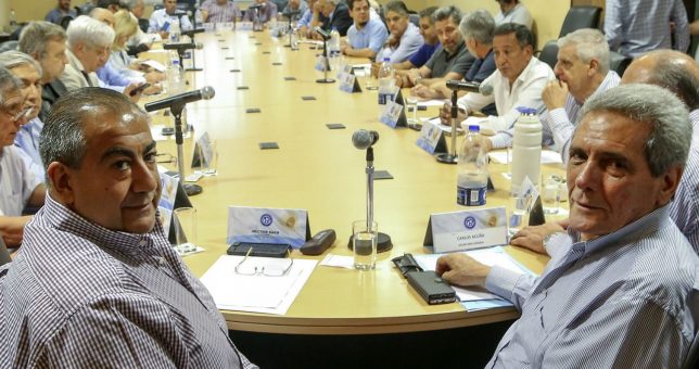 Marchar y negociar, las dos cartas que se juegan en la primera reunión de la CGT del año