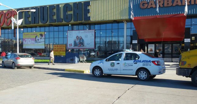 El hipermercado de un senador del PRO avisó que pagará los salarios en cuotas