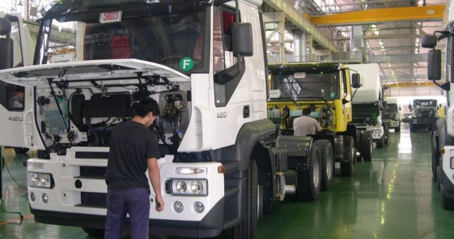 Iveco también suspende 900 operarios en su planta cordobesa