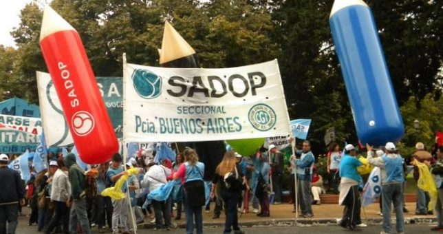 Docentes privados denuncian una ola de despidos en escuelas por la grave crisis económica