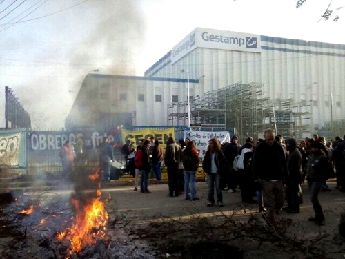 Por despidos toman la autopartista Gestamp