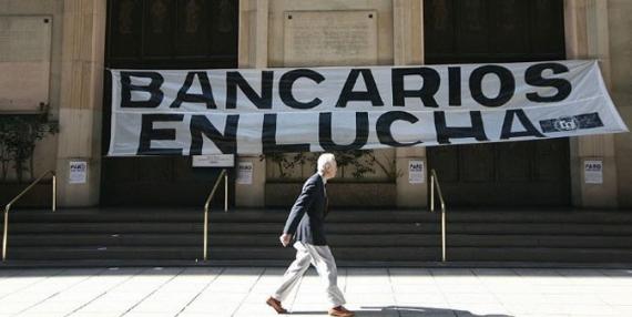 Bancarios paran hoy y mañana entre las 14 y las 15